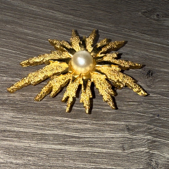 Alfred Philippe Crown Trifari Starburst Sunburst Brooch Goldtone Pin Vintage - Picture 4 of 10